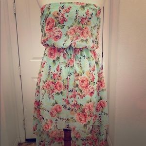 Hiigh- Low super adorable dress!